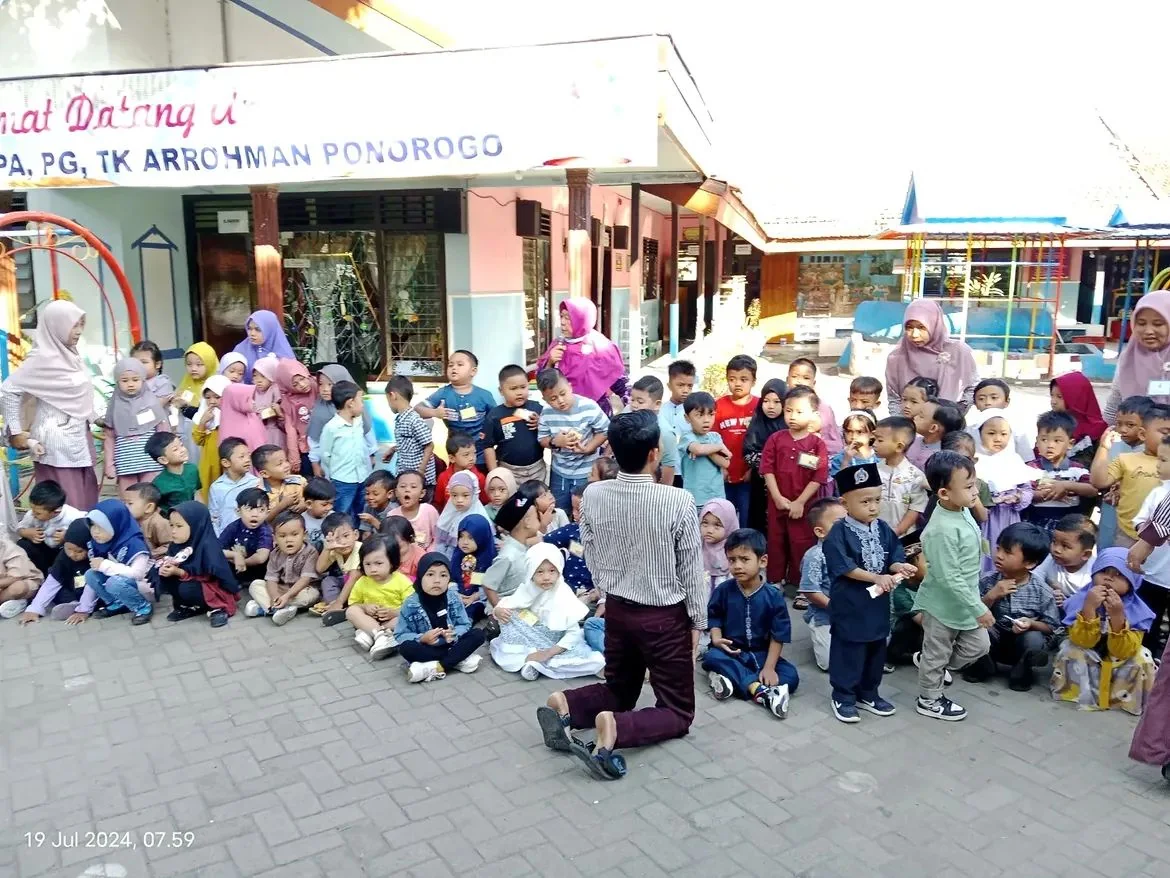 Kegiatan di lingkungan TK Islam Arrohman